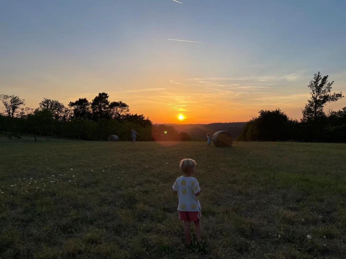 Pipowagen prachtig gelegen midden in de natuur Sainte-Nathalène Buitenkant foto