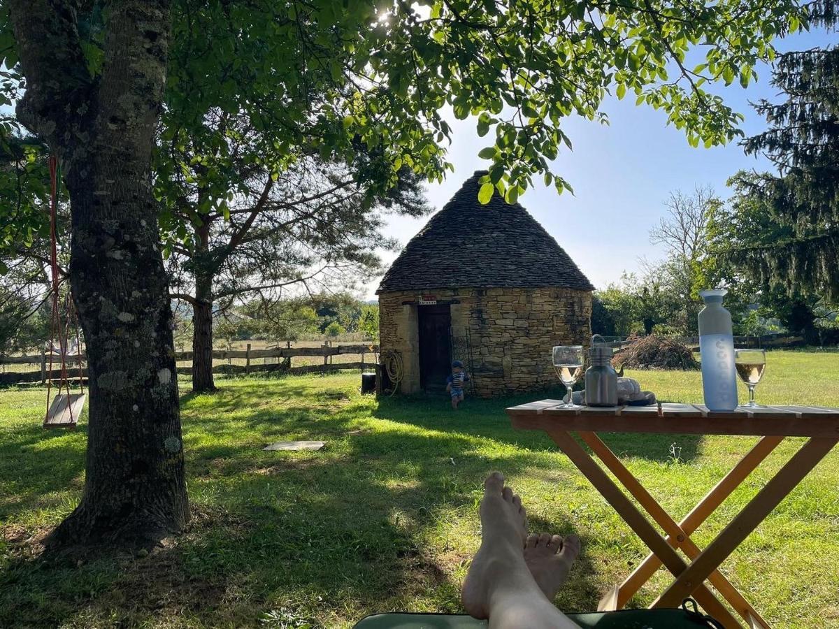 Pipowagen prachtig gelegen midden in de natuur Sainte-Nathalène Buitenkant foto